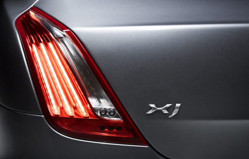 Illustration for article titled 2010 Jaguar XJ: The New Cat Revealed!